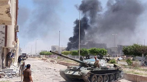 Se intensifican los combates en la ciudad libia de Sirte